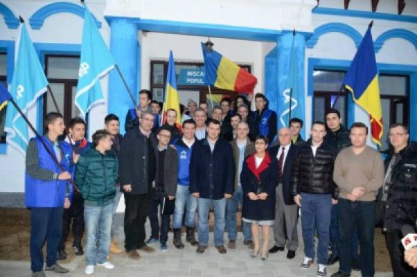 Liderii PMP au plantat meri în localitatea Peştera